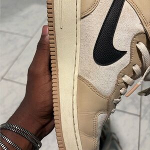 Nike Cream & Black Low-Top Sneaker